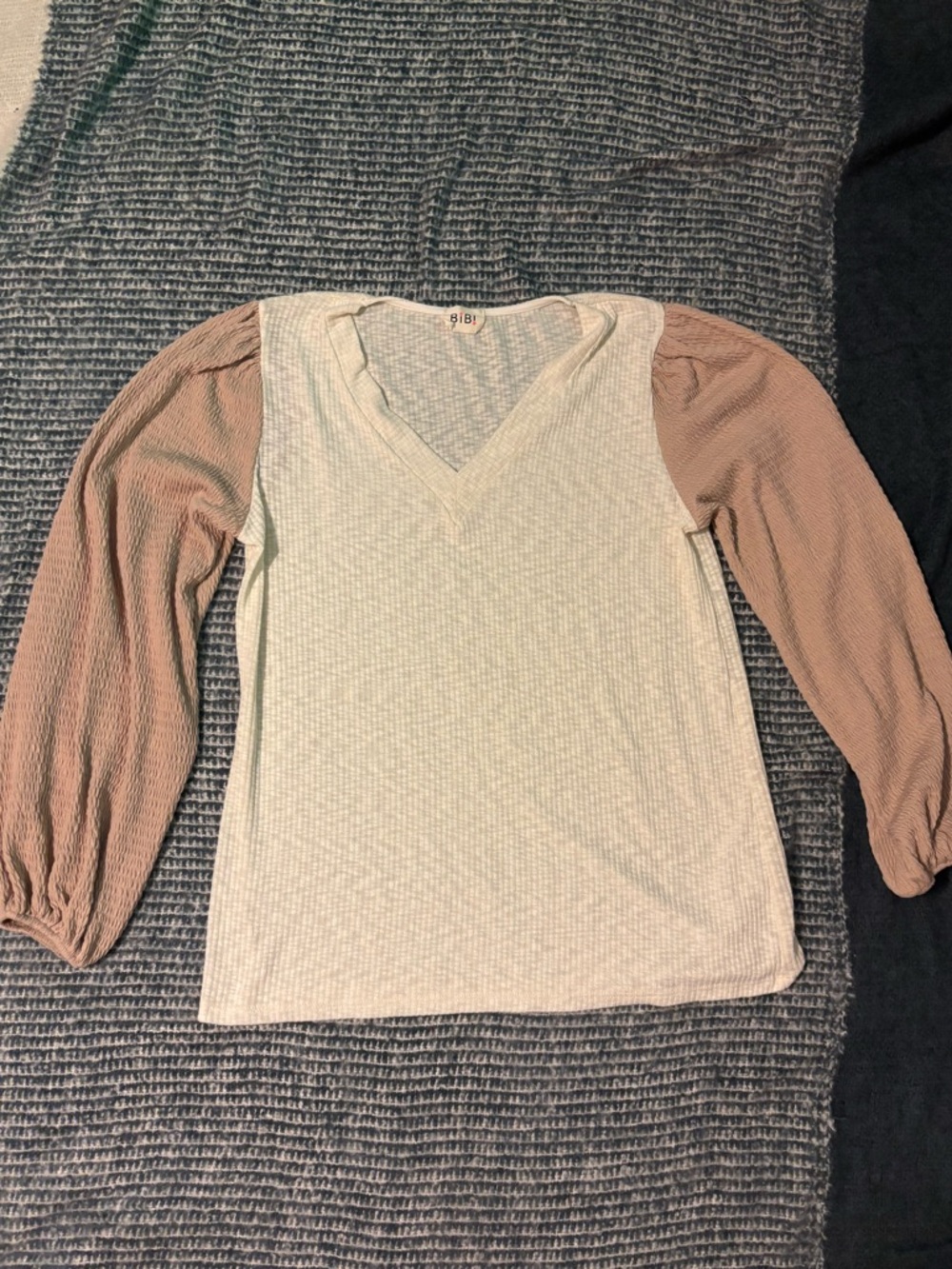 BiBi Cream Ribbed V-Neck Top with Mauve Balloon Sleeves